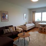 Beautiful With Seaview! 7th Floor Free Parking! Apartment *