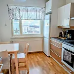 Beautiful With Seaview! 7th Floor Free Parking! Huoneisto *