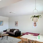 Beautiful With Seaview! 7th Floor Free Parking!