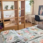 Beautiful With Seaview! 7th Floor Free Parking! *