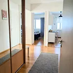 Beautiful With Seaview! 7th Floor Free Parking! Huoneisto *
