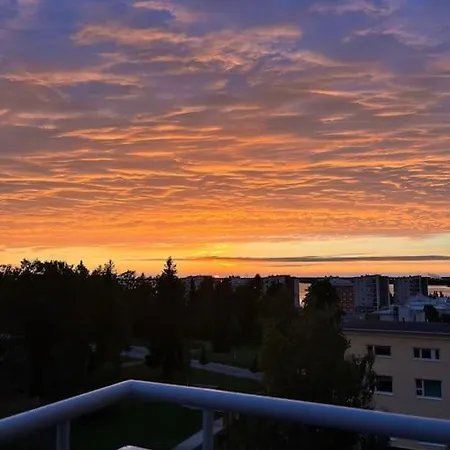 Beautiful With Seaview! 7th Floor Free Parking!