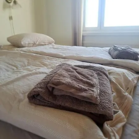 Beautiful With Seaview! 7th Floor Free Parking!