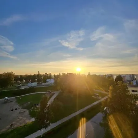 Beautiful With Seaview! 7th Floor Free Parking! Apartamento