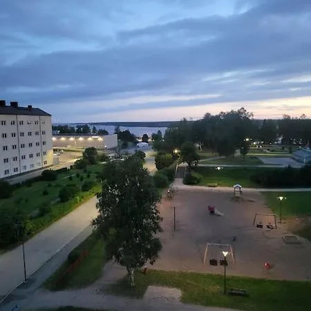 Beautiful With Seaview! 7th Floor Free Parking! * Kemi