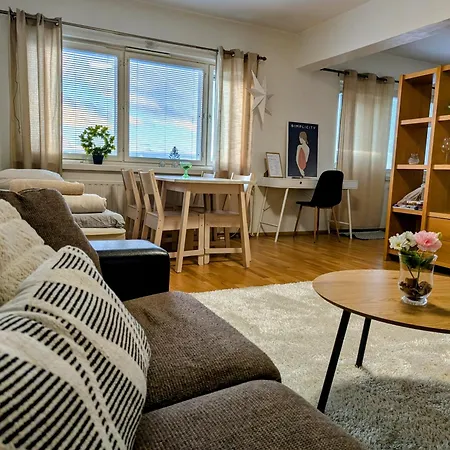 Beautiful With Seaview! 7th Floor Free Parking!