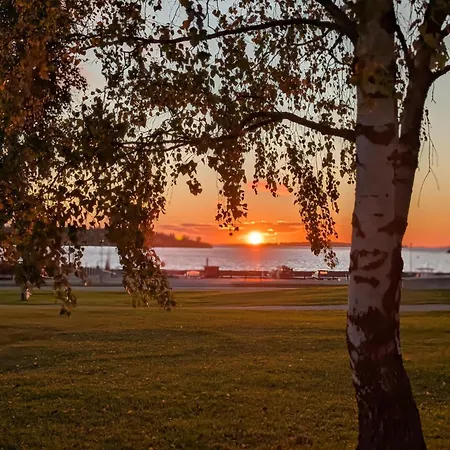 Beautiful With Seaview! 7th Floor Free Parking! Apartment *