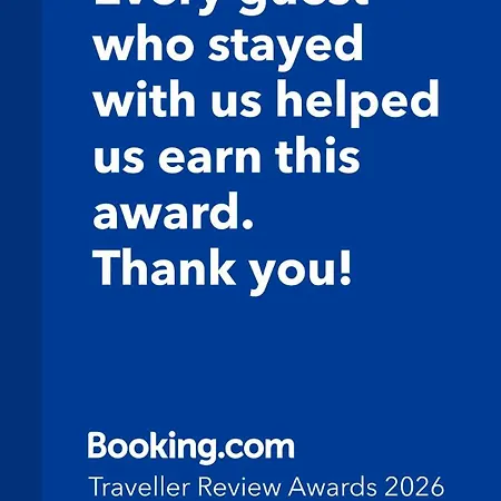 Beautiful With Seaview! 7th Floor Free Parking!