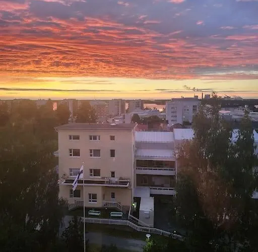 Beautiful With Seaview! 7th Floor Free Parking! Appartement