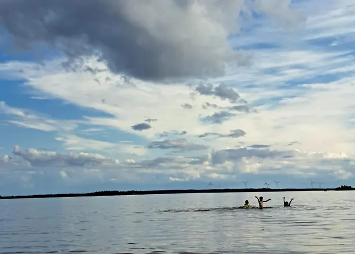 Beautiful With Seaview! 7th Floor Free Parking! Kemi