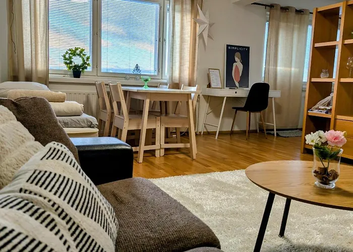 Beautiful With Seaview! 7th Floor Free Parking!