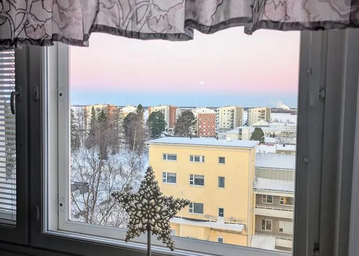 Beautiful With Seaview! 7th Floor Free Parking!