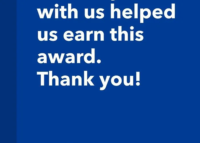 Beautiful With Seaview! 7th Floor Free Parking!